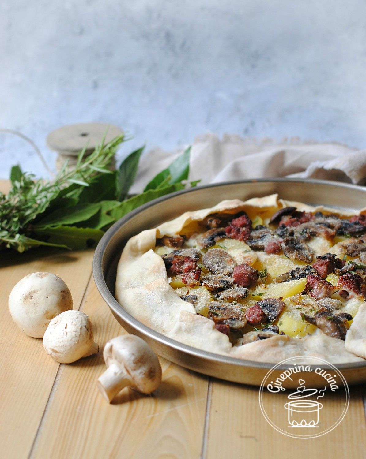 torta alla boscaiola con patate funghi e salsiccia - Gineprina cucina