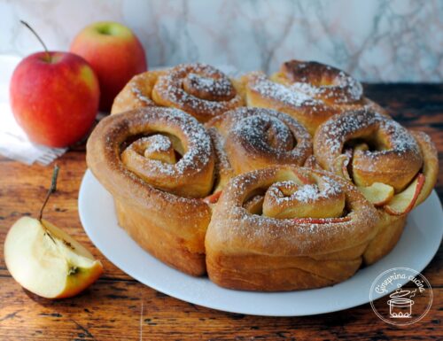 Torta di rose con mele e cannella