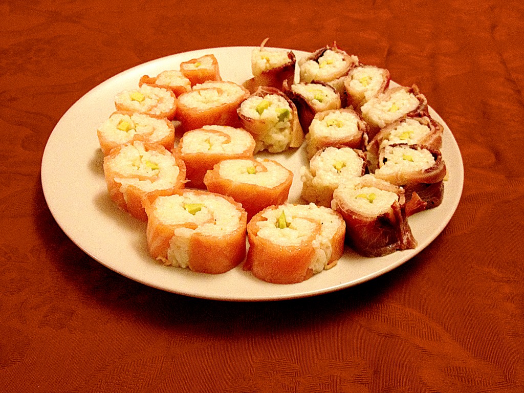 Sushi cotto di pesce spada e salmone