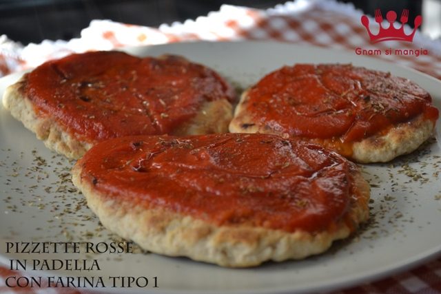 Pizzette rosse cotte in padella con farina tipo 1