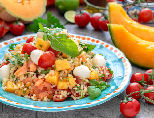 INSALATA di RISO con MELONE SALMONE RUCOLA e MOZZARELLINE ricetta facile sfiziosa e fresca