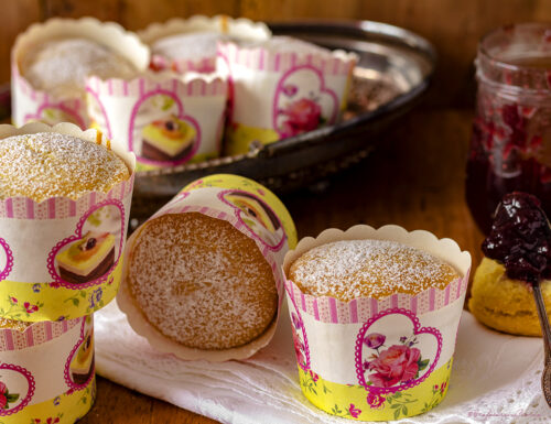 Muffin con confettura di frutti di bosco