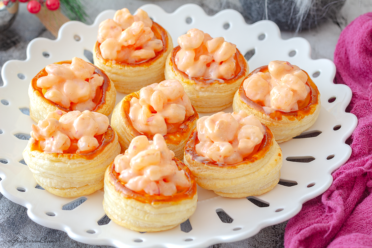 Vol au vent ripieni gamberetti e salsa rosa
