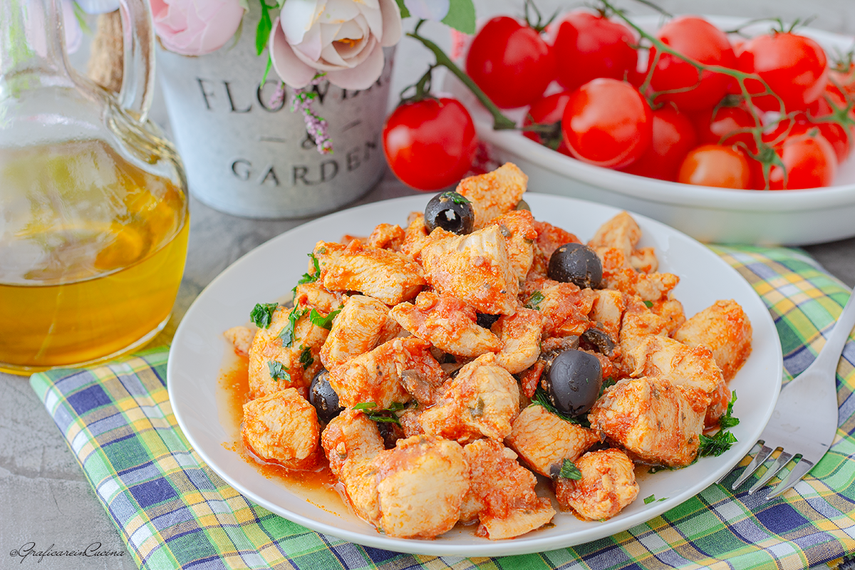 Bocconcini di pollo con olive e capperi