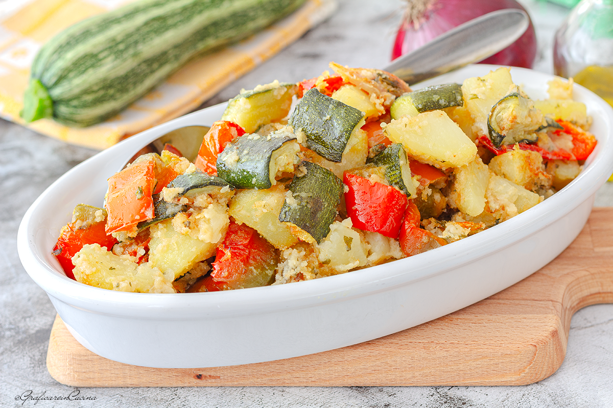 Peperoni zucchine e patate con pangrattato - Graficare in Cucina