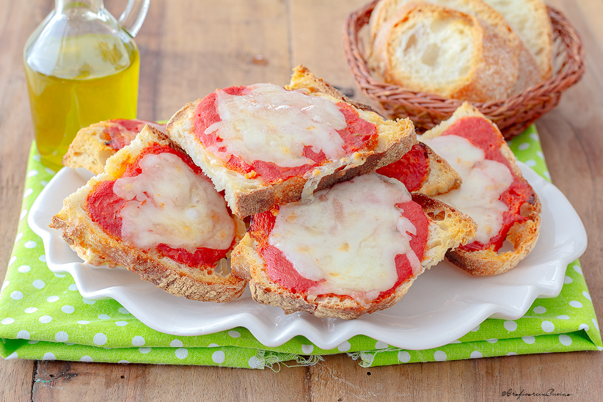 Bruschette alla pizzaiola in friggitrice ad aria