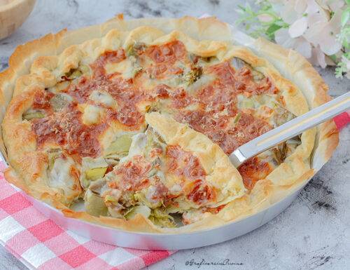 Torta salata con carciofi e scamorza affumicata