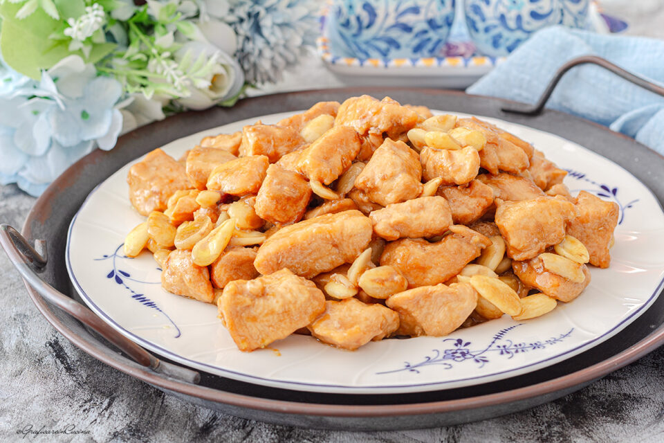 Pollo alle mandorle ricetta semplice e veloce
