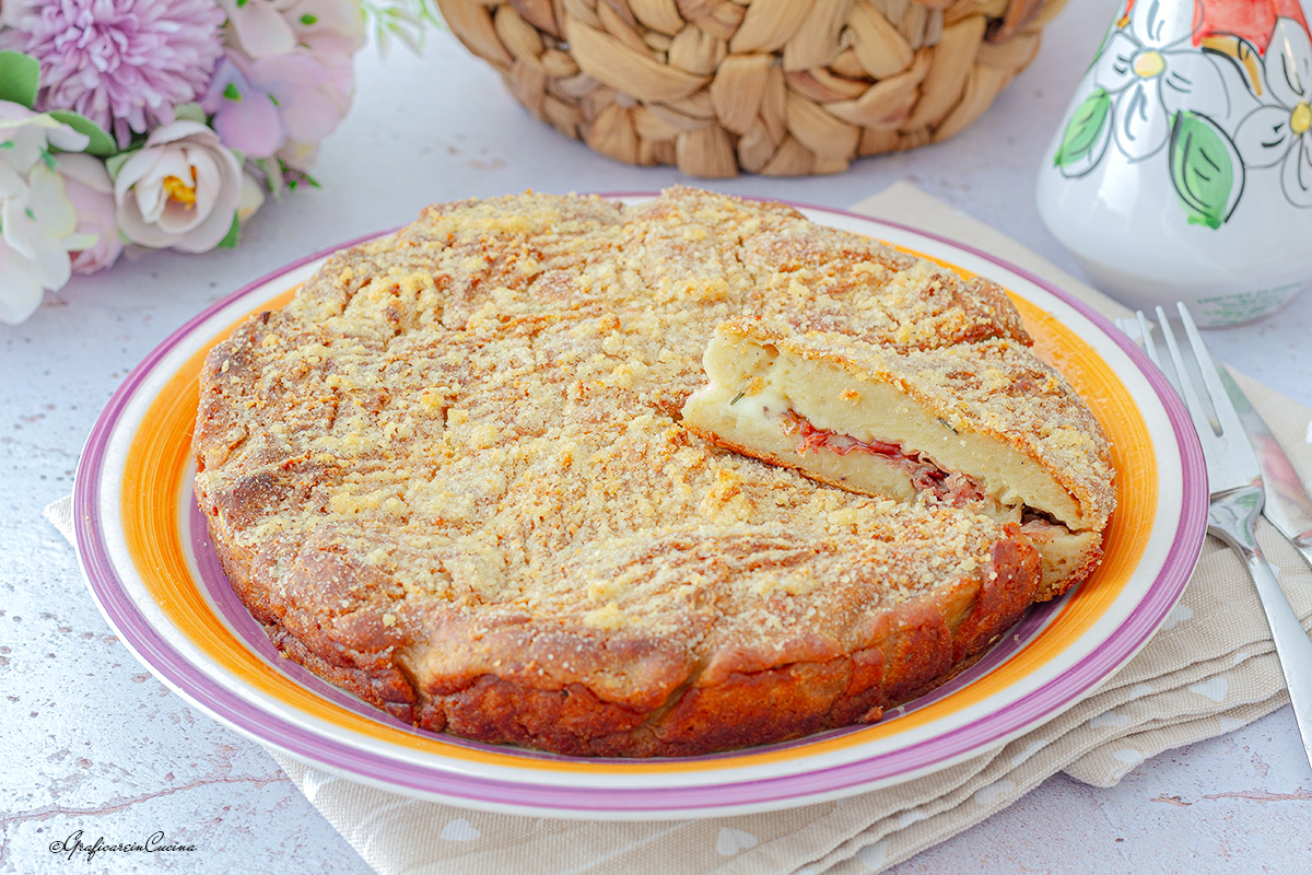 Torta di patate ripiena