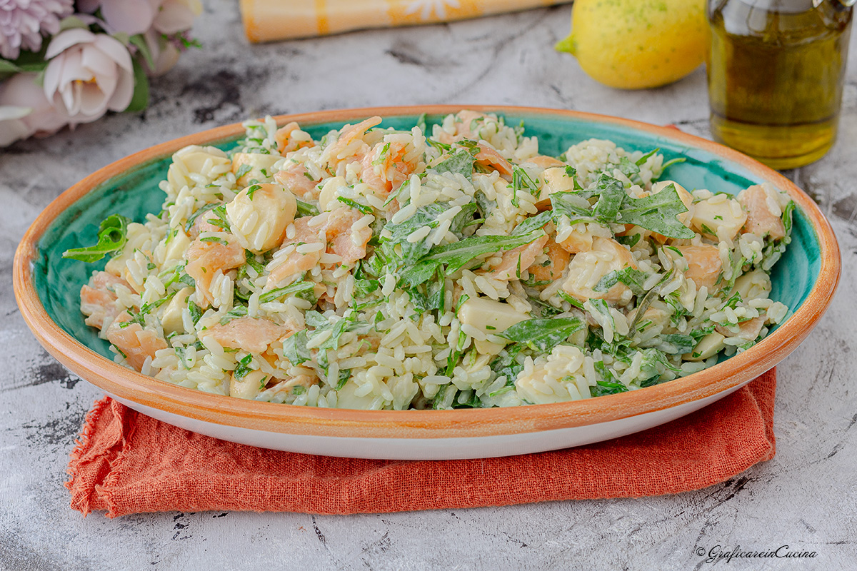 Insalata di riso con salmone rucola e scamorza