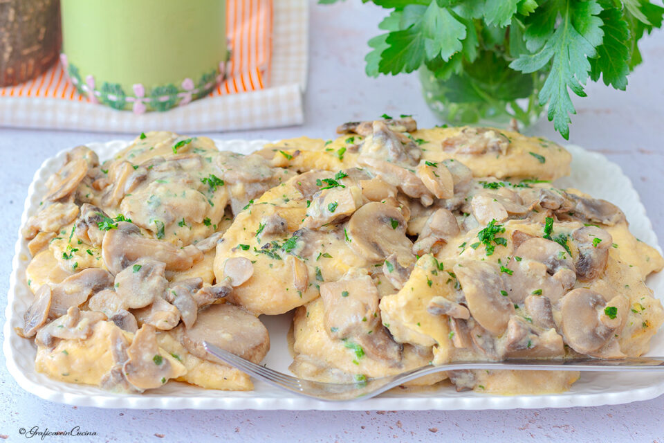 Petto di pollo al latte con funghi