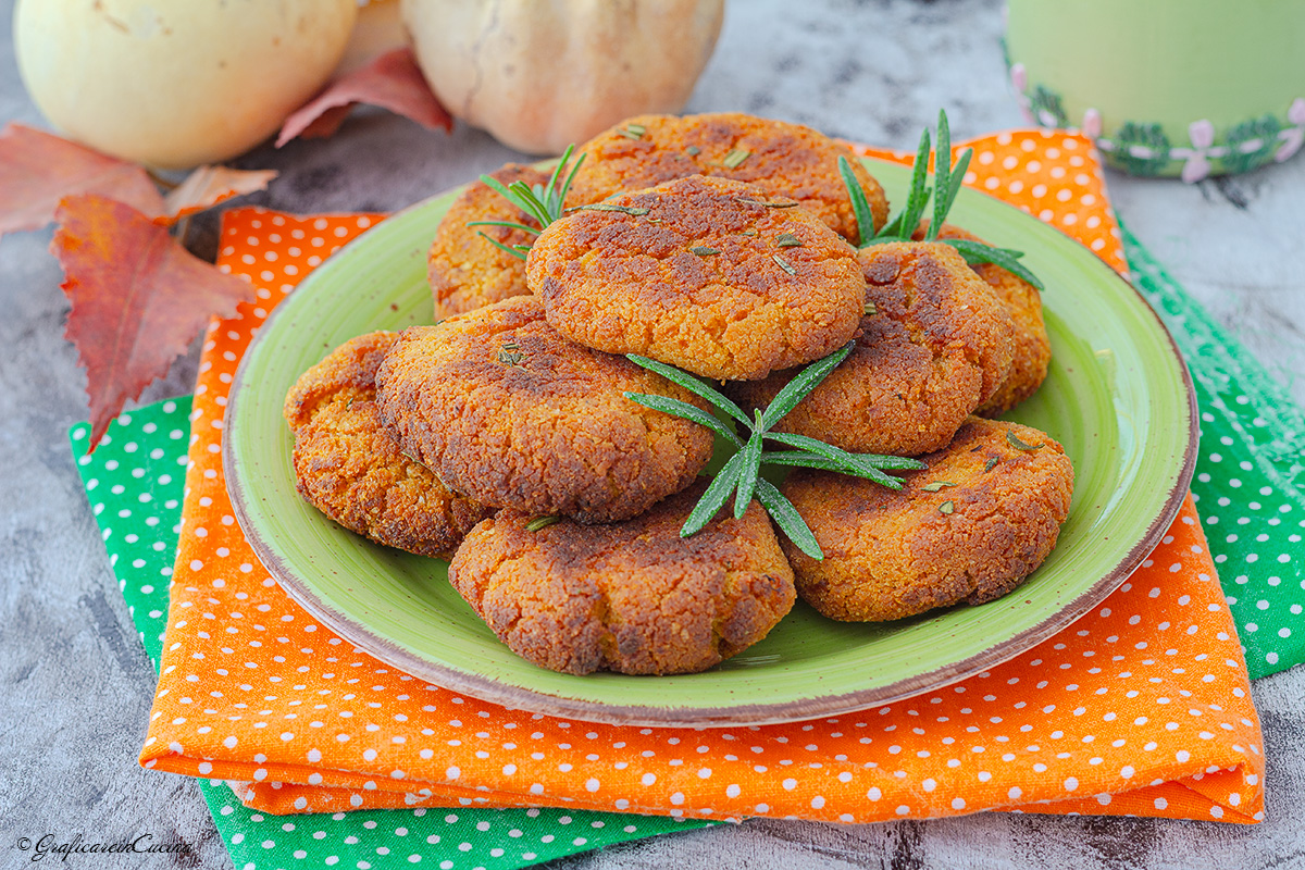 Medaglioni di zucca e ricotta al rosmarino: ricetta autunnale facile e veloce al forno