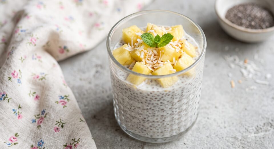 Budino di chia al cocco e ananas: Freschezza a Colazione