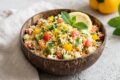 Cous cous con verdure crude e limone: la ricetta fresca e veloce per l'estate