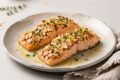 Salmone al forno con scaglie di mandorle: Il secondo sano e croccante pronto in 20 minuti