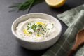 Crema spalmabile yogurt e feta: cremosa e pronta in 5 minuti