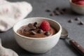 Mousse yogurt e cacao: cremosa, cioccolatosa e pronta in 5 minuti