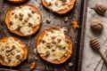 Pizzette di zucca con scamorza, noci e miele: senza impasto