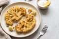 Bistecche di cavolfiore in friggitrice ad aria, speziate