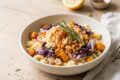 Cous cous autunnale con zucca, radicchio e lenticchie, pronto in 30 minuti