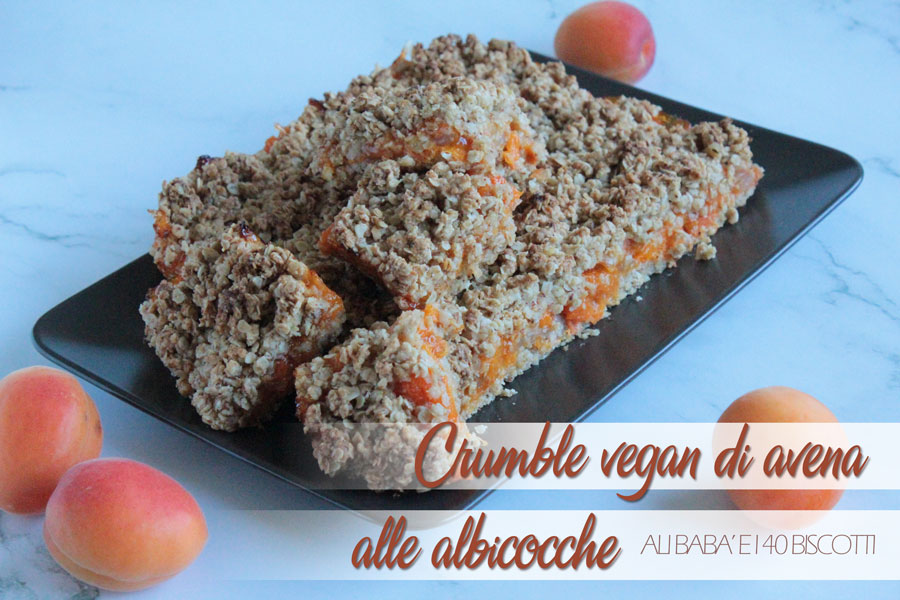 Crumble vegan di avena alle albicocche