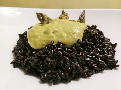 Riso nero alla crema di asparagi – Black rice and asparagus’ sauce