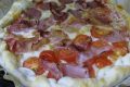 Pizza rustica con pomodori pachino IGP, soppressata e prosciutto