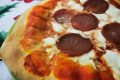 Impasto per pizza con crosta croccante e interno morbido fatta in casa