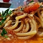 Spaghetto con alici fresche e pomodorino