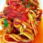 Spaghetti di zucchina alla puttanesca