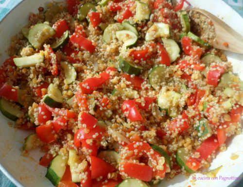 Quinoa con zucchine e peperoni