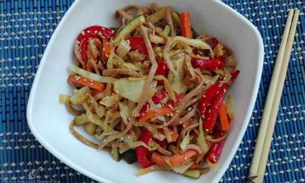 Noodles con verdure saltate