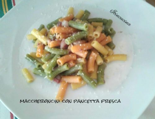 Maccheroncini colorati con pancetta fresca