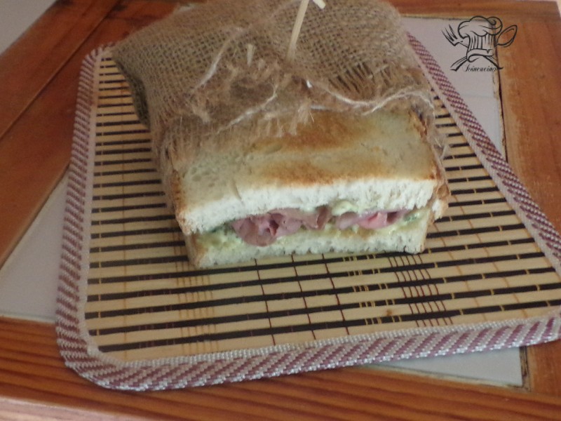 panino salsa tartara e roastbeef