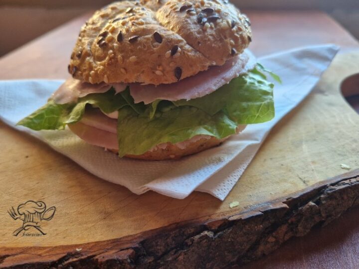 panino ai cereali con prosciutto cotto
