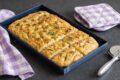 Focaccia keto con fiocchi di latte in friggitrice ad aria