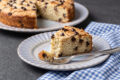 Torta ricotta cocco e cioccolato keto: il dolce umido senza zucchero