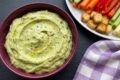 Dip cremoso alle olive e avocado keto: l'antipasto ricco e sfizioso