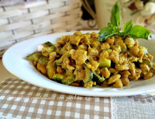 Bocconcini di soia con zucchine e curry