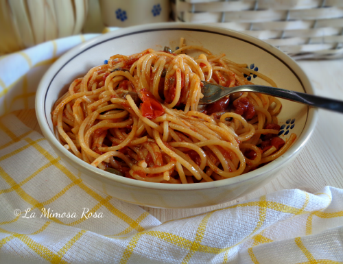 Spaghetti aglio olio peperoncino e pomodorini