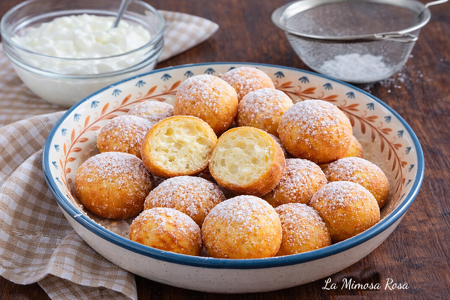 Castagnole allo yogurt senza uova.