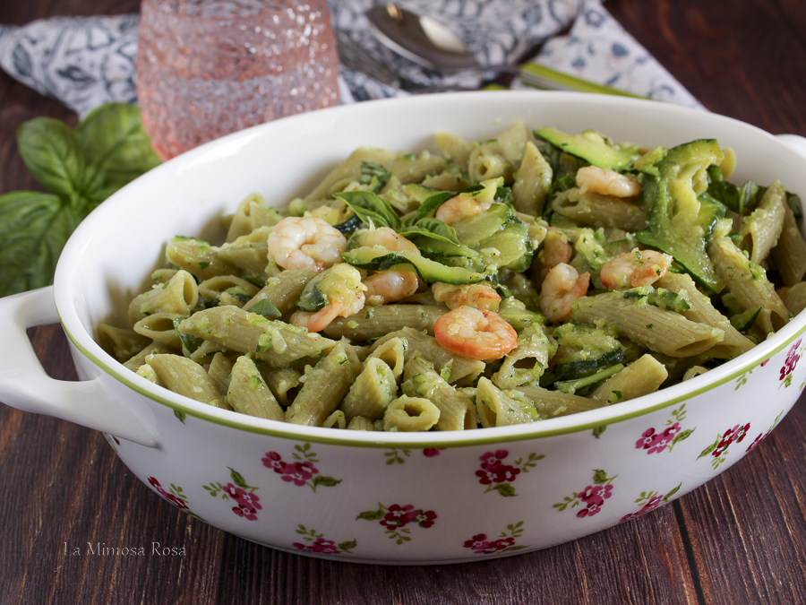 Penne ai legumi con pesto di verdure