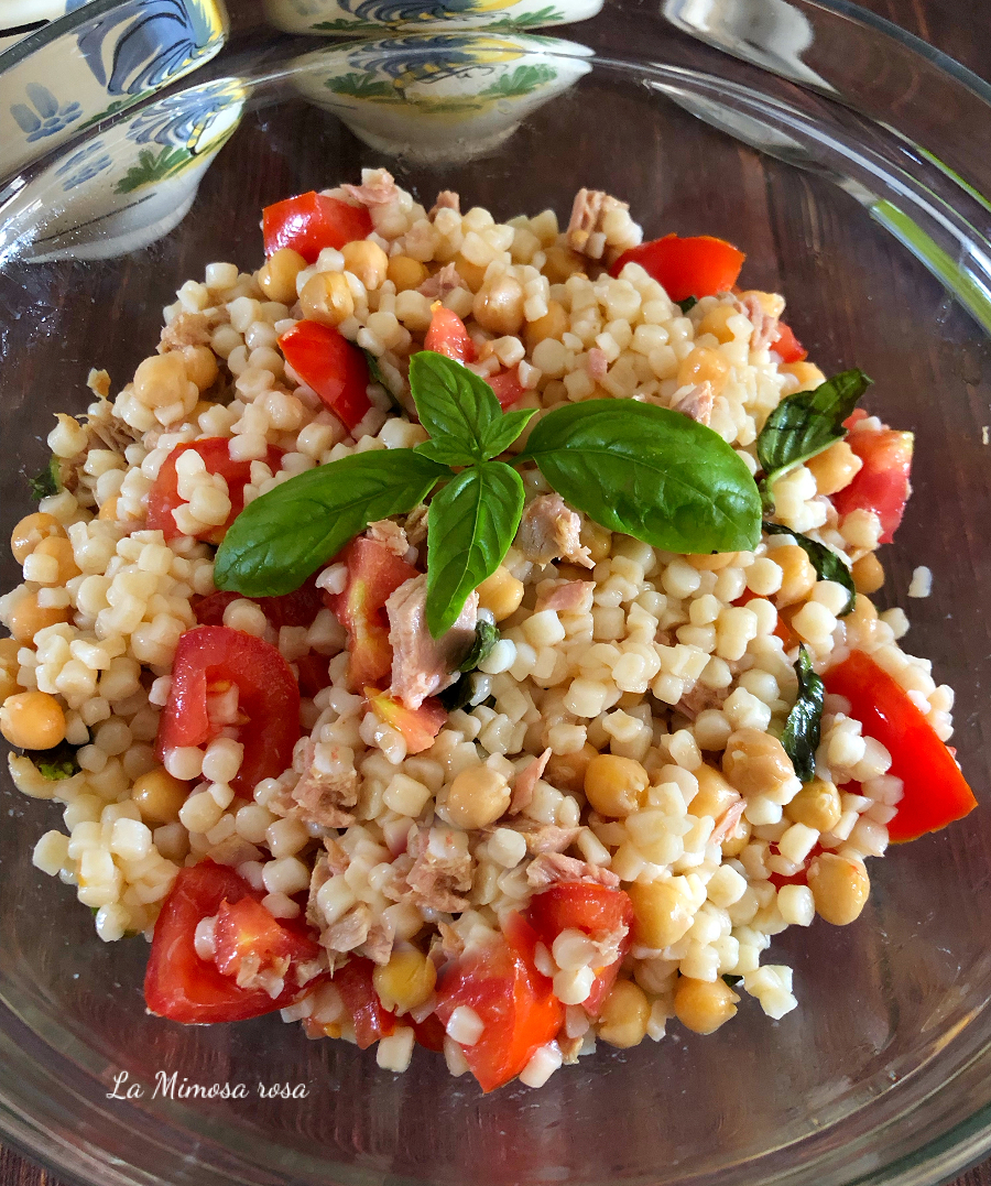 Insalata di fregola fredda con tonno ceci pomodorini e basilico - La ...