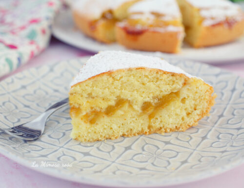 Torta farcita con marmellata prima della cottura, ricetta della nonna