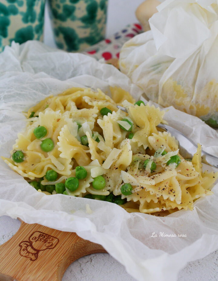 Pasta al cartoccio con piselli burro e parmigiano ricetta