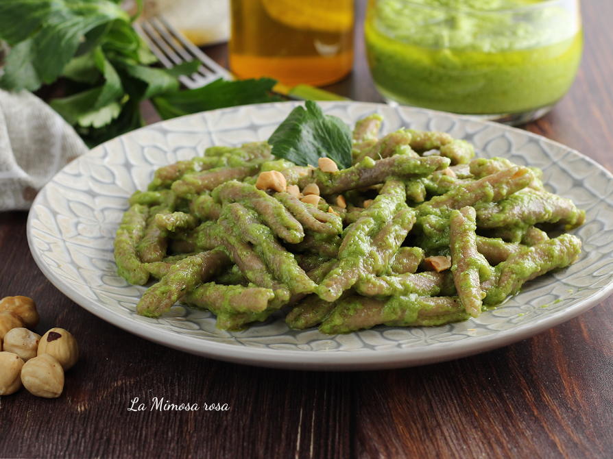 Pasta con pesto di sedano