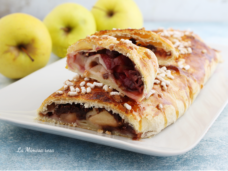 Strudel di mele e ciliegie con pasta sfoglia