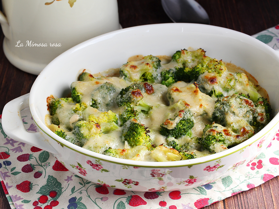 Broccoli gratinati con besciamella e parmigiano