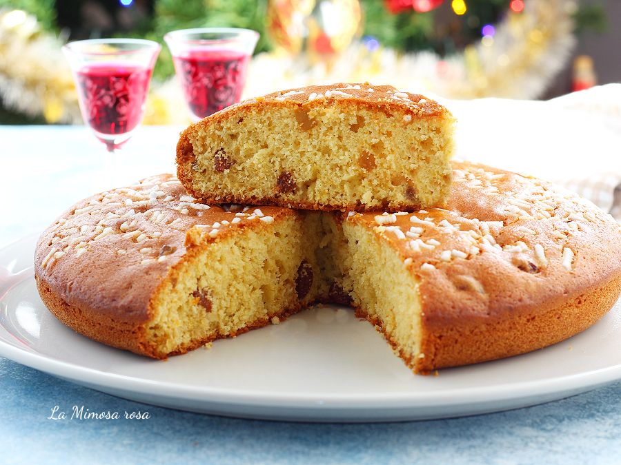 Torta Panettone soffice con uvetta e canditi