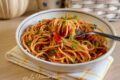 Spaghetti aglio olio peperoncino e pomodorini freschi: ricetta facile in 10 minuti